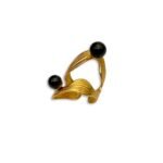 Vortex Ring – Δαχτυλίδι cuff σε χρυσό με μαύρη πέτρα - Image 3