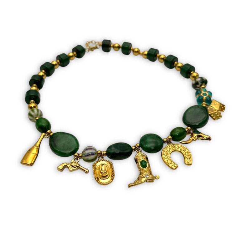 Ατσάλινο κολιέ Lucky West με πράσινες πέτρες και χρυσά charms FunkDaQueen