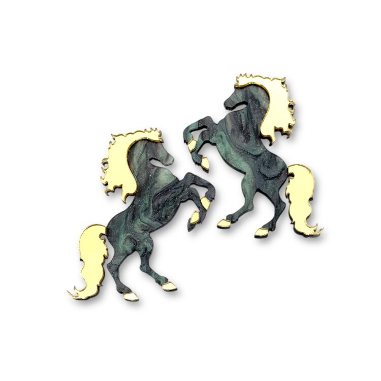 Horse Spirit White Earrings – Λευκά σκουλαρίκια plexiglass με χρυσές λεπτομέρειες