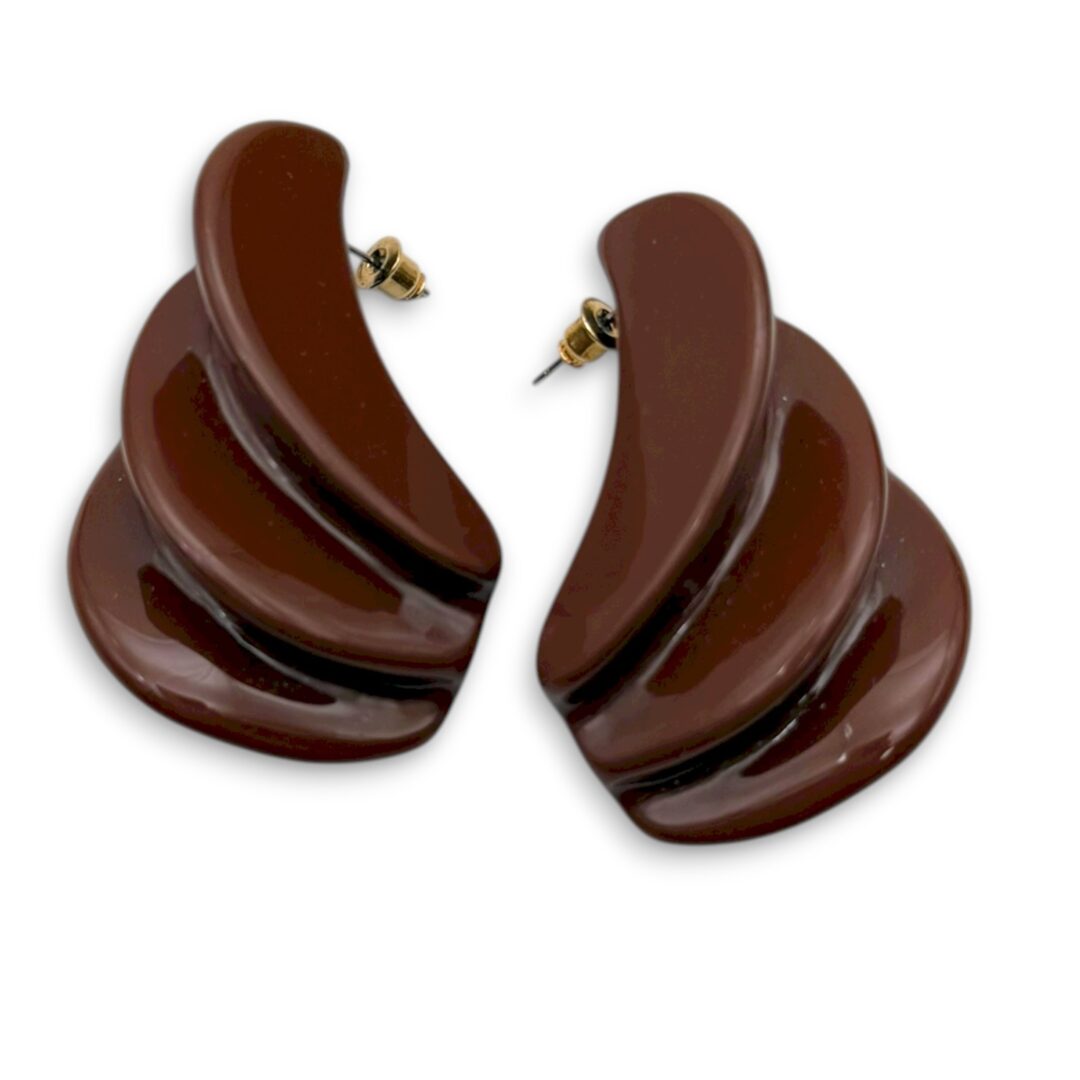 Σκουλαρίκια Mocha Wave από ρητίνη σε καφέ απόχρωση FunkDaQueen