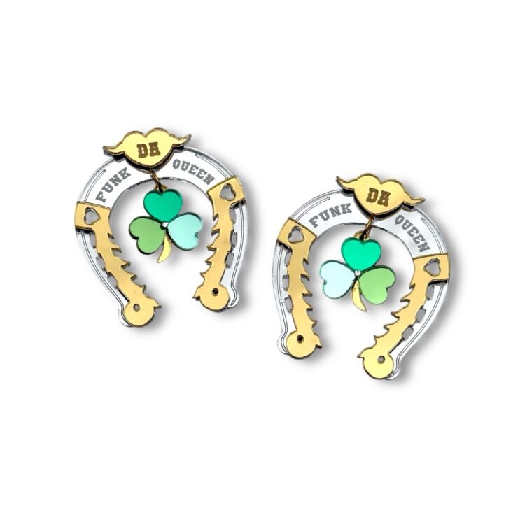 Plexiglass horseshoe earrings by FunkDaQueen with golden and green clover design