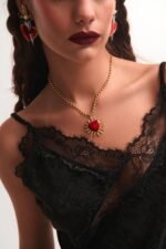 Κοντινό της χρυσής καρδιάς και του ήλιου του Heartflare