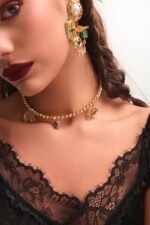 Detail shot of the Bluebud Choker with floral charms and blue zircon heart – FunkDaQueen