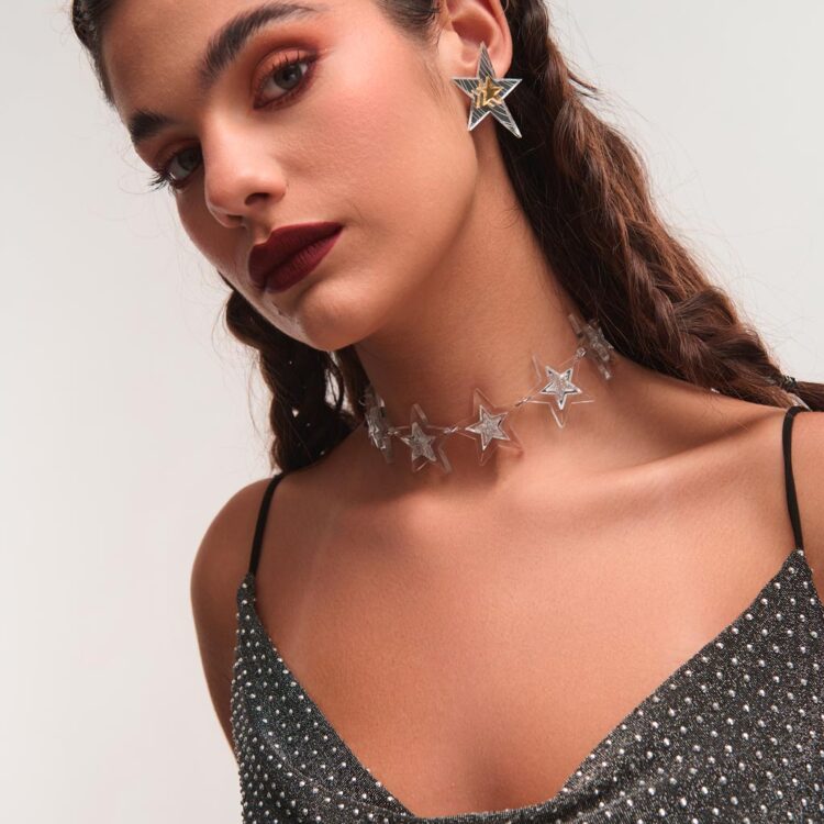 Detail of Starme handmade plexiglass necklace with mirrored stars – FunkDaQueen