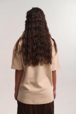 T-shirt beige with pink embroidery “Forse un po’ ti penso” – Dolce Thought Tee - Image 2