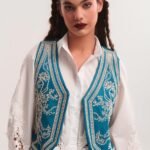 Γιλέκο τζιν με λευκά κεντήματα – Denim Folklore Vest