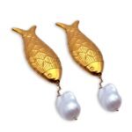 Cyclades Fish Pearl Earrings – Gold Fish Pearl Earrings - Image 3