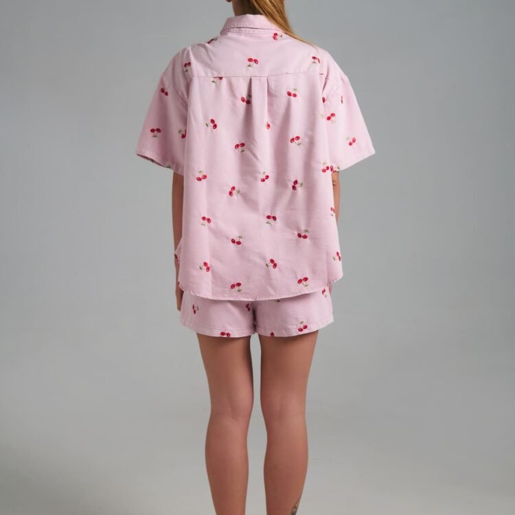 ροζ oversized shirt και shorts με cherry print