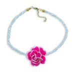 Dream Flower Choker με ροζ λουλούδι και crystal χάντρες