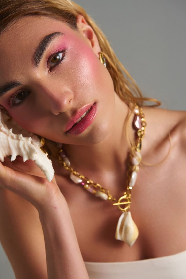 Aphros Shell Pearl Necklace with natural shell and freshwater pearls