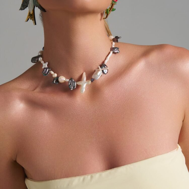 Elaria Pearl Necklace with freshwater pearls and baroque pearls