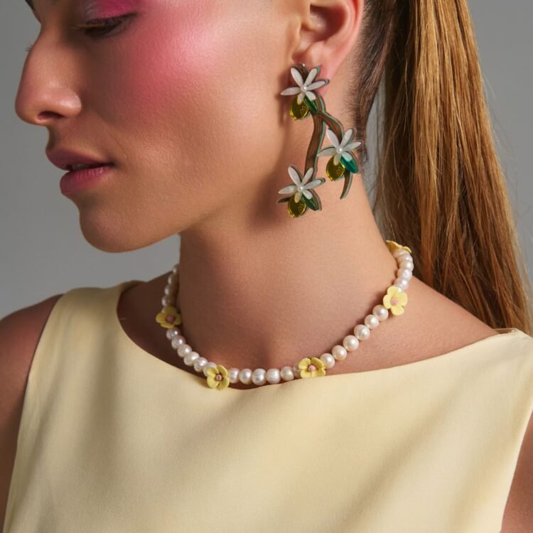 Lemon Tree Earrings από ξύλο και plexiglass με πέρλες