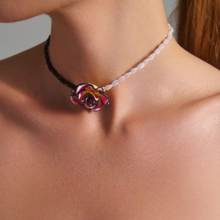 Χειροποίητο choker με μαύρες και λευκές χάντρες