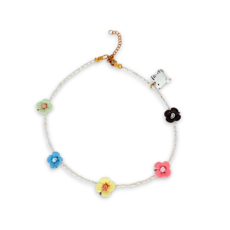 4Sisters Necklace with freshwater pearls and ceramic flowers.