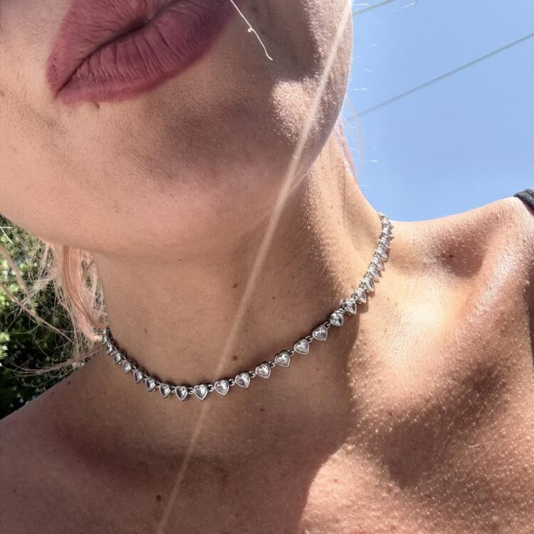 Amorette Silver heart zircon choker.