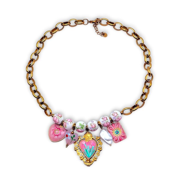 Milagro Heart Necklace χειροποίητο κολιέ με Sacred Heart και charms.