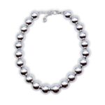 Titan Silver ασημί κολιέ με ακρυλικές χάντρες και ατσάλινη αλυσίδα.