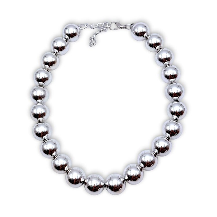 Titan Silver ασημί κολιέ με ακρυλικές χάντρες και ατσάλινη αλυσίδα.