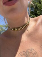 Chunky stainless steel necklace με χρυσές χάντρες.