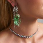 Glass Seahorse ασημί statement σκουλαρίκια με γυάλινο πράσινο ιππόκαμπο