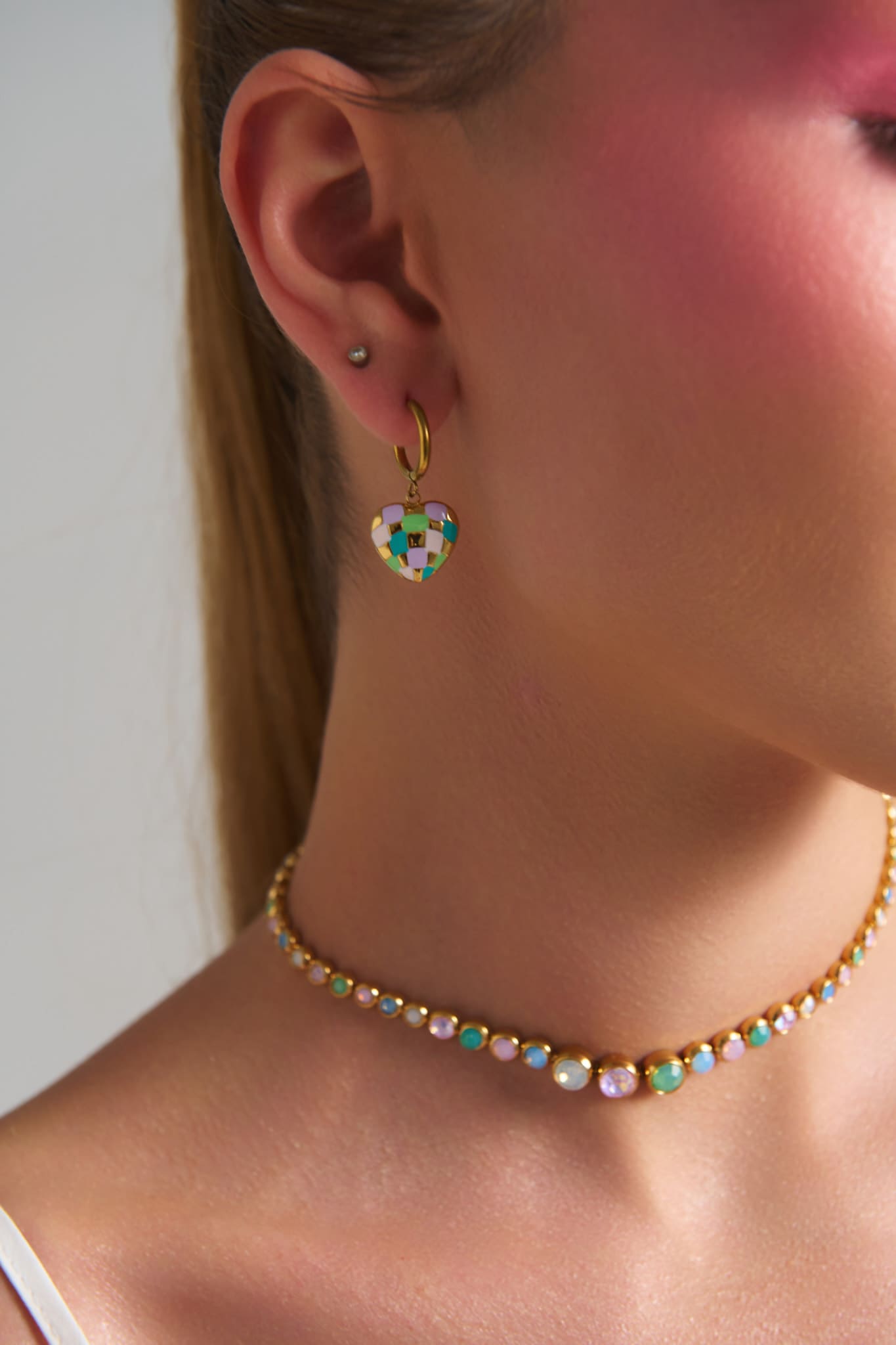 Checkmate Heart Mini Earrings Checkmate Heart Mini μικρά πολύχρωμα σκουλαρίκια καρδιά από ανοξείδωτο ατσάλι