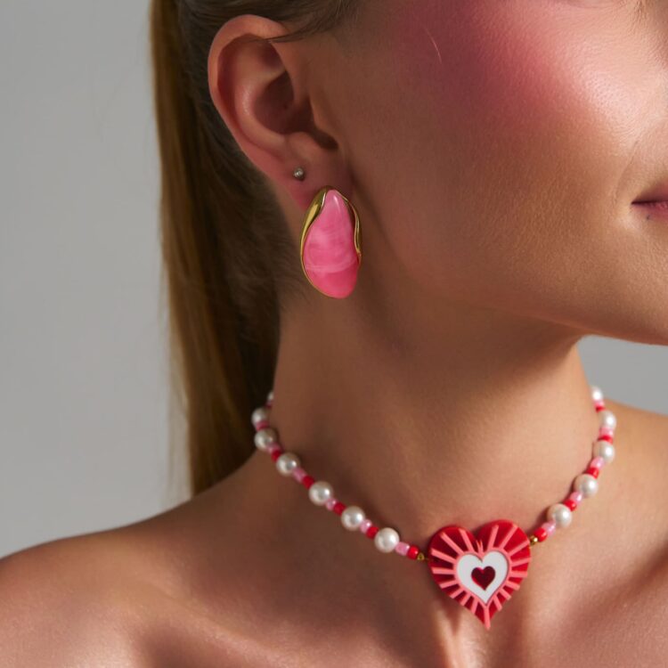 Noelle Fuchsia stainless steel earrings with glossy marbled design