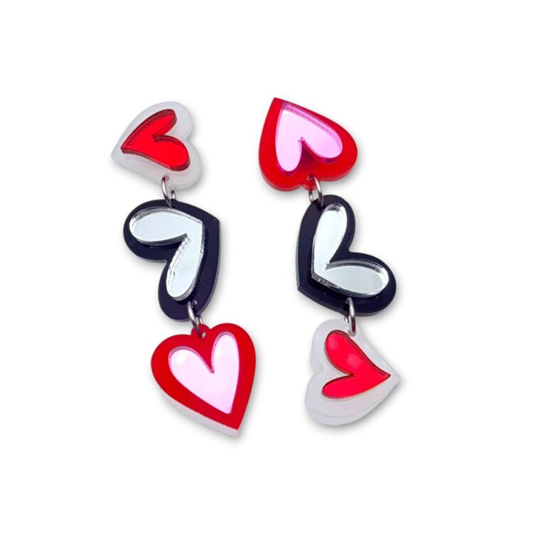 Χειροποίητα κρεμαστά σκουλαρίκια Petit Hearts Trio με τρεις καρδιές από πολύχρωμο plexiglass
