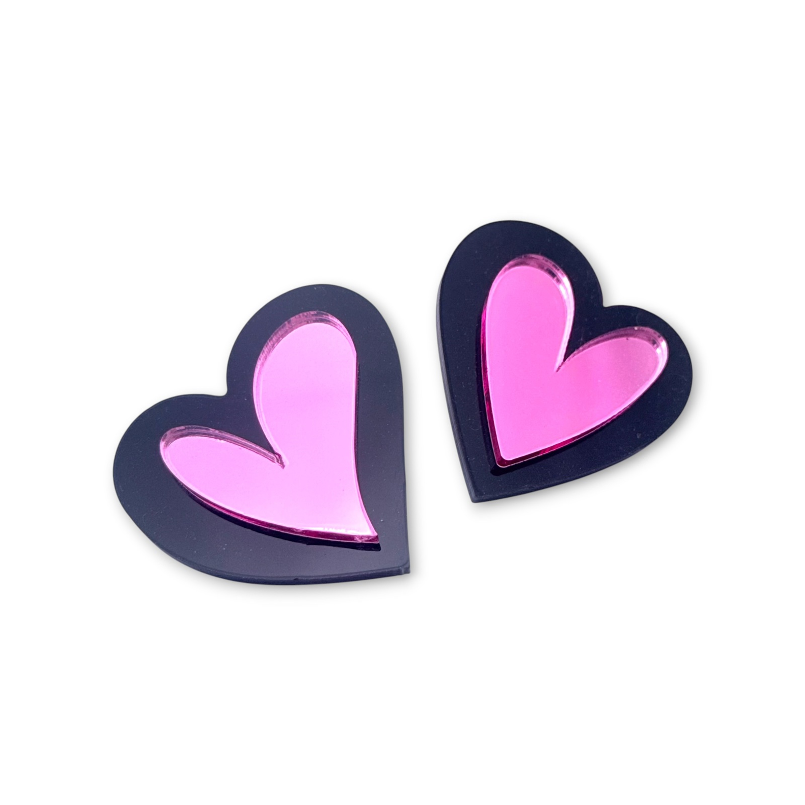 petit-hearts-black-pink-handmade-heart-earrings Χειροποίητα σκουλαρίκια Petit Hearts Black Pink με μαύρες και ροζ καρδιές από plexiglass