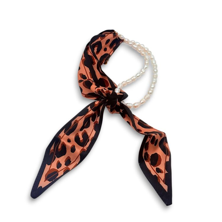 Silk Leopard πολυμορφικό σετ με leopard print μαντήλι και κολιέ από φυσικά μαργαριτάρια γλυκού νερού